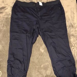 Torrid Poplin Crops with runched ankle